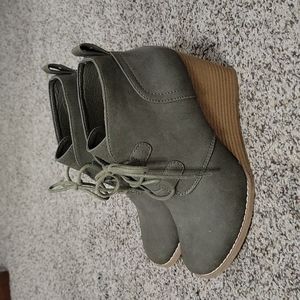 Nautica green wedge booties